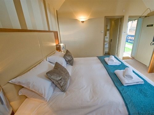 The Cherry Tree Inn Henley-on-Thames ภายนอก รูปภาพ